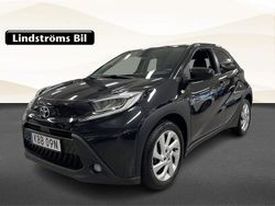 Svart Begagnad 2022 Toyota Aygo X X-play SUV | 149 900 kr (Marknadspris)