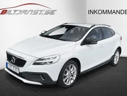Vit Begagnad 2017 Volvo V40 CC Summum Kombi | 159 900 kr (Bra pris)