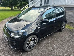 Svart Begagnad 2014 VW up! high up! Halvkombi | 61 999 kr (Marknadspris)