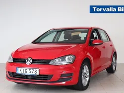 Röd Begagnad 2015 VW Golf VII Halvkombi | 124 799 kr (Marknadspris)