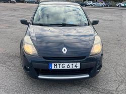 Blå Begagnad 2012 Renault Clio R.S. Halvkombi | 28 000 kr (Marknadspris)