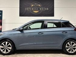 Blå Begagnad 2015 Hyundai i20 Premium Halvkombi | 109 000 kr (Marknadspris)