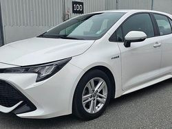 Vit Begagnad 2019 Toyota Corolla Hybrid Active Halvkombi | 194 900 kr (Bra pris)