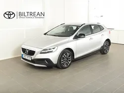 Silver (silver metallic) Begagnad 2017 Volvo V40 CC Business Edition Kombi | 169 900 kr (Marknadspris)