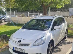 Vit Begagnad 2012 Toyota Verso Minibuss | 55 000 kr (Lite dyr)