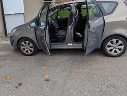 Gråbrun Begagnad 2011 Opel Meriva Minibuss | 41 900 kr (Marknadspris)