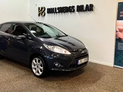 Blå Begagnad 2010 Ford Fiesta Halvkombi | 45 900 kr (Marknadspris)