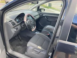 Svart Begagnad 2011 VW Touran Minibuss | 49 000 kr (Marknadspris)