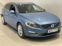 Blå Begagnad 2014 Volvo V60 Momentum Kombi | 129 900 kr (Marknadspris)