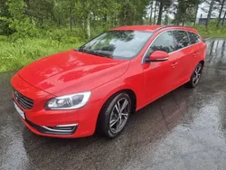 Röd Begagnad 2016 Volvo V60 Kombi | 115 000 kr (Marknadspris)