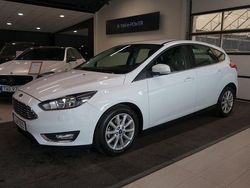 Vit Begagnad 2017 Ford Focus Titanium Halvkombi | 104 900 kr (Marknadspris)