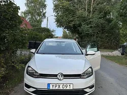 Vit Begagnad 2018 VW Golf VII Halvkombi | 123 500 kr (Marknadspris)