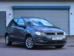 Mörkgrå Begagnad 2016 VW Polo Halvkombi | 139 900 kr (Marknadspris)