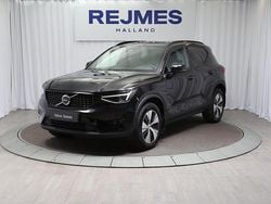 Svart Begagnad 2024 Volvo XC40 Plus SUV | 389 500 kr (Marknadspris)