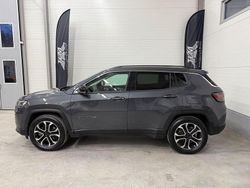 Grå (gråmetallic) Begagnad 2021 Jeep Compass Limited SUV | 269 900 kr (Bra pris)