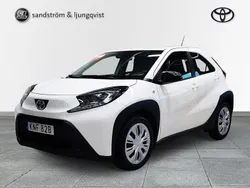 Vit Begagnad 2022 Toyota Aygo Play Halvkombi | 174 000 kr (Marknadspris)