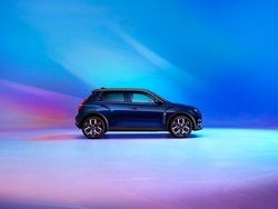 Vit Ny 2025 Renault R5 Evolution Halvkombi | 349 900 kr (Marknadspris)