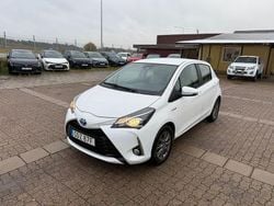 Vit Begagnad 2019 Toyota Yaris Hybrid Active Halvkombi | 159 900 kr (Bra pris)