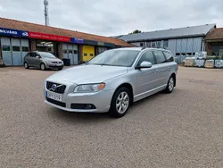 Ljusgrå Begagnad 2010 Volvo V70 Momentum Kombi | 69 499 kr (Marknadspris)