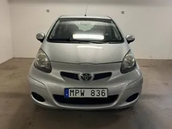 Silver Begagnad 2011 Toyota Aygo Halvkombi | 32 000 kr (Marknadspris)