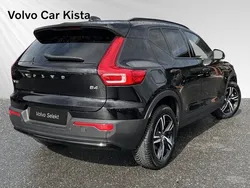 Svart Begagnad 2023 Volvo XC40 Plus SUV | 389 900 kr (Marknadspris)
