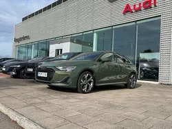 Distriktgrön metallic Begagnad 2024 Audi A3 Advanced Plus Halvkombi | 319 000 kr