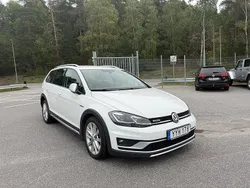 Vit Begagnad 2017 VW Golf Alltrack Kombi | 144 900 kr (Marknadspris)