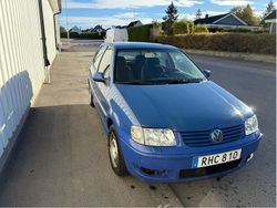 Blå Begagnad 2000 VW Polo Basis Halvkombi | 15 500 kr (Dyr)