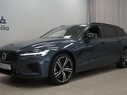Mörkblå Begagnad 2022 Volvo V60 R-Design Kombi | 449 900 kr (Lite dyr)