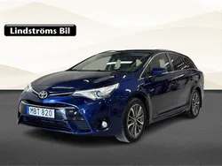 Mörkblå (blå) Begagnad 2015 Toyota Avensis Active Kombi | 129 900 kr (Marknadspris)