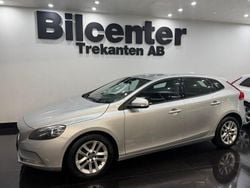 Grå Begagnad 2012 Volvo V40 Kinetic Kombi | 89 900 kr (Marknadspris)