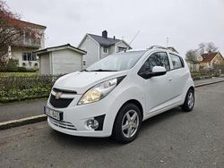 Vit Begagnad 2010 Chevrolet Spark Halvkombi | 49 500 kr (Dyr)