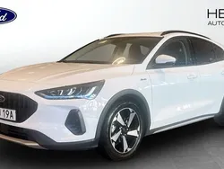 Vit (white) Ny 2024 Ford Focus Active Halvkombi | 219 900 kr (Superpris)