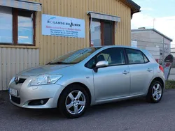 Silver Begagnad 2007 Toyota Auris Halvkombi | 34 500 kr (Marknadspris)