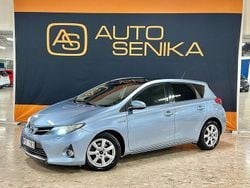Ljusblå Begagnad 2013 Toyota Auris Hybrid Executive Halvkombi | 119 900 kr (Marknadspris)