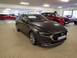 Grå (machine gray mica met.) Begagnad 2019 Mazda 3 Sky Sedan | 234 000 kr (Lite dyr)