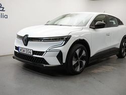 Vit Begagnad 2022 Renault Mégane Equilibre Halvkombi | 264 900 kr (Bra pris)