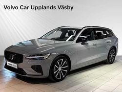 Grå Begagnad 2024 Volvo V60 Plus Kombi | 459 900 kr (Marknadspris)