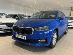 Blå Ny 2025 Skoda Fabia Selection Halvkombi | 239 900 kr (Marknadspris)