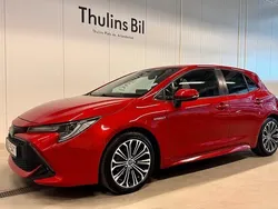 Röd Begagnad 2019 Toyota Corolla Hybrid Style Halvkombi | 219 900 kr (Marknadspris)
