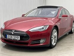 Röd Begagnad 2015 Tesla Model S Halvkombi | 199 000 kr (Superpris)
