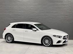 Vit (vit metallic) Begagnad 2019 Mercedes A180 AMG Halvkombi | 239 900 kr (Marknadspris)
