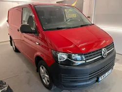 Röd Begagnad 2016 VW T6 Van | 135 990 kr (Marknadspris)