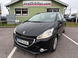 Svart Begagnad 2014 Peugeot 208 Halvkombi | 64 900 kr (Marknadspris)