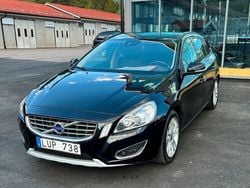 Svart Begagnad 2011 Volvo V60 Momentum Kombi | 89 900 kr (Marknadspris)