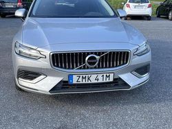Silver Begagnad 2021 Volvo V60 Kombi | 295 000 kr (Marknadspris)