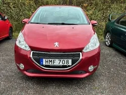 Röd Begagnad 2015 Peugeot 208 Halvkombi | 49 500 kr (Bra pris)