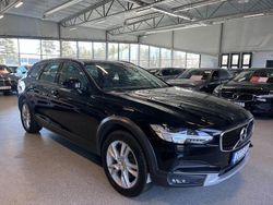Svart Begagnad 2018 Volvo V90 CC Momentum Kombi | 205 000 kr (Marknadspris)
