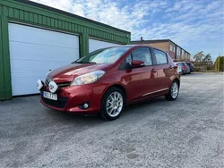 Röd Begagnad 2011 Toyota Yaris Active Halvkombi | 59 000 kr (Marknadspris)