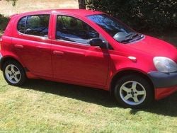 Röd Begagnad 2001 Toyota Yaris Halvkombi | 4 000 kr (Superpris)